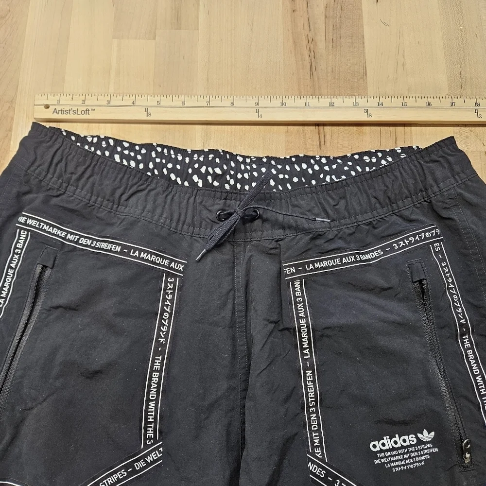 BNWT MEN'S AUTHENTIC ADIDAS NMD REVERSIBLE SHORTS US SIZE LARGE